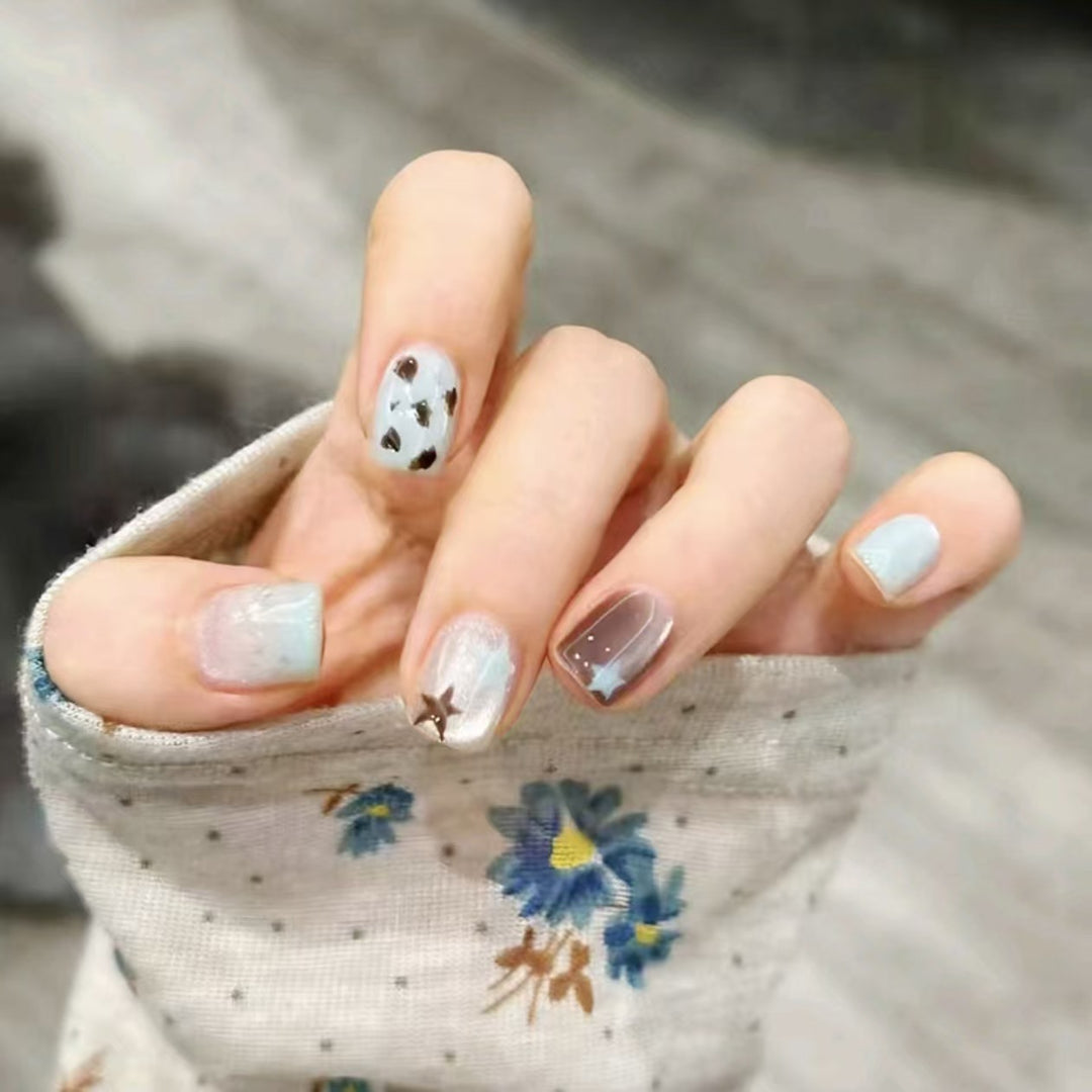 Verspielte Charakter-Nagelkunst-Kollektion Karnz