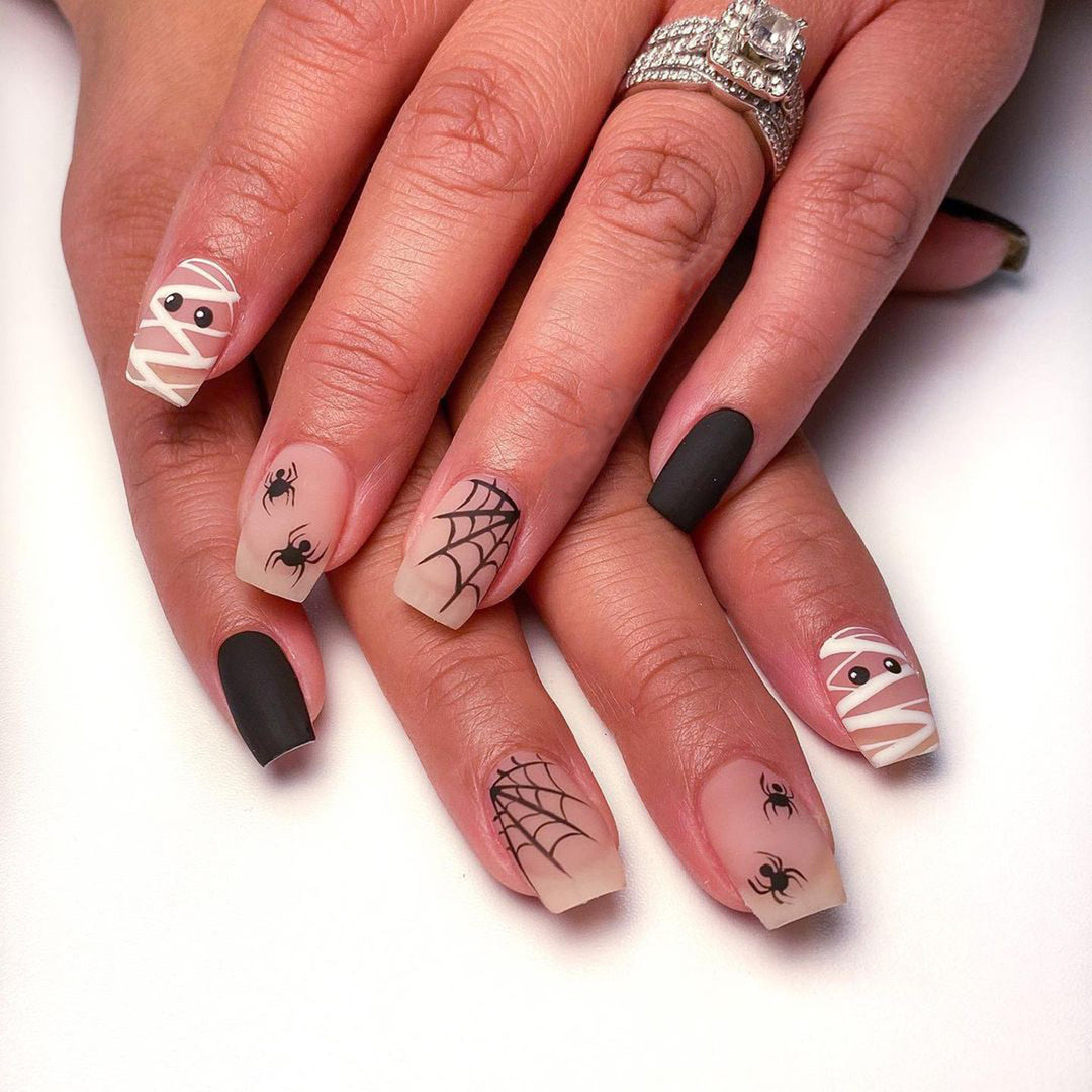 Halloween Kunstnagelset mit gruseligen Spinnen- und Mumienmotiven Karnz