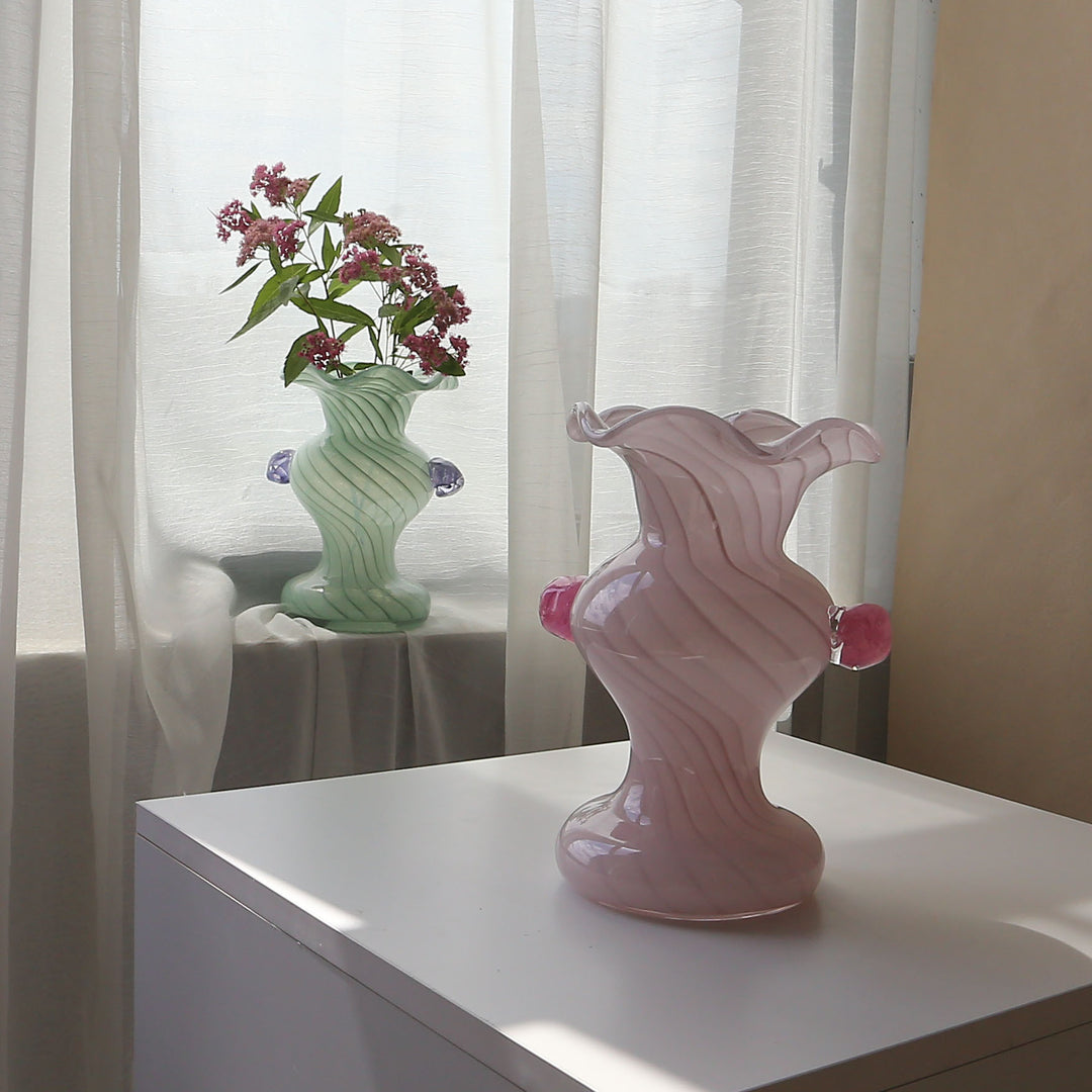 Skulpturale gewellte Kunstglas Dekovase Karnz