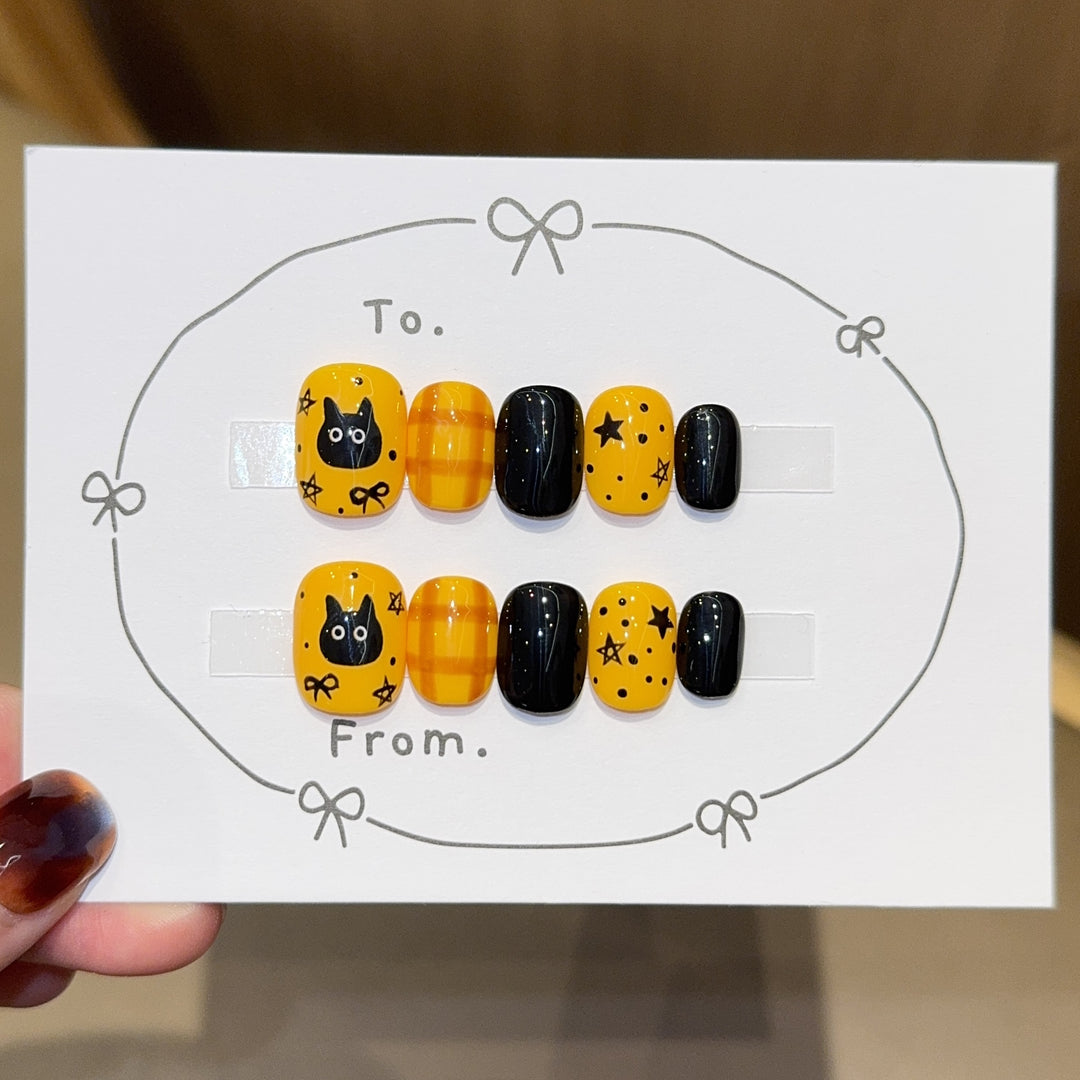 Kreative Nagelkunst mit Halloween-Motiv Karnz