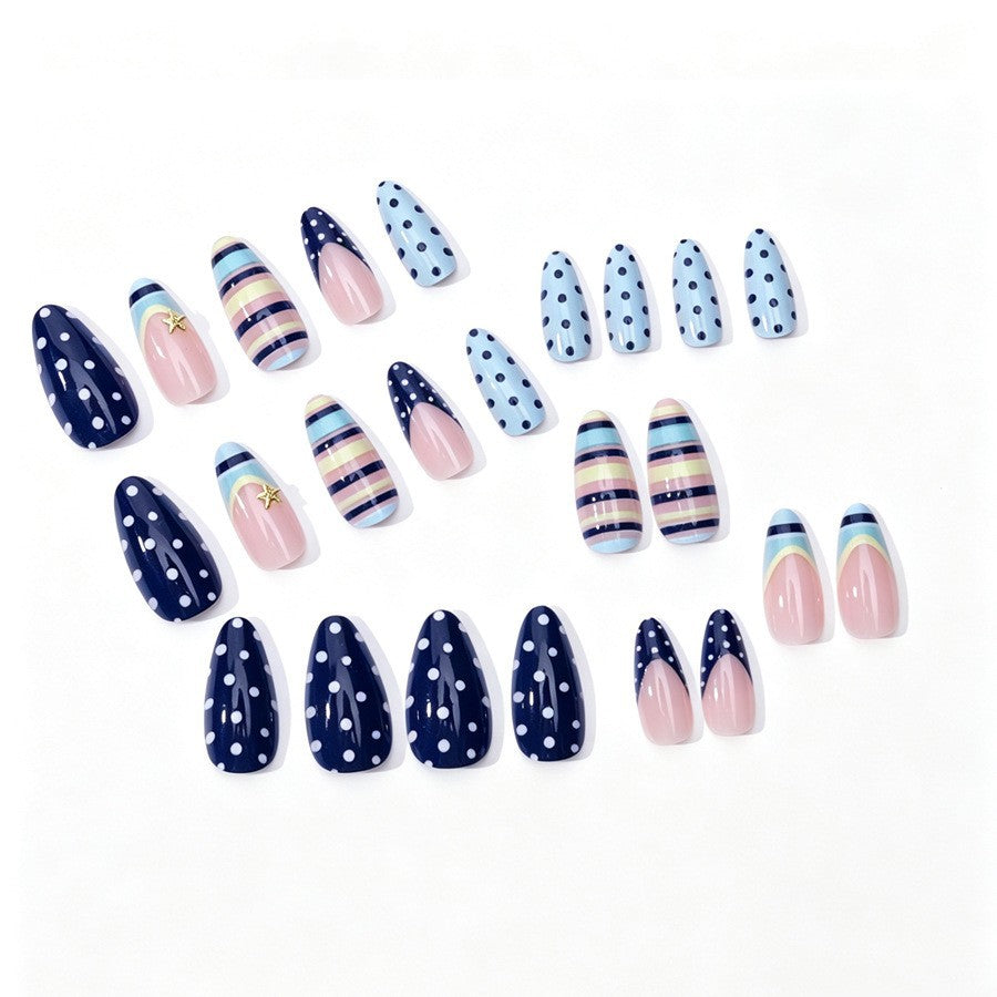 Kunstnagelset mit elegantem Streifen- und Punkte-Design Karnz
