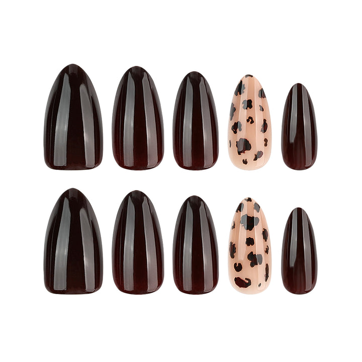 Kunstvolle Nagelverlängerungen mit elegantem Tierdesign Karnz