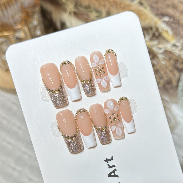 Luxuriöses Glänzendes Press-On Nagelkunstset mit Dekorativen Blumenelementen Karnz