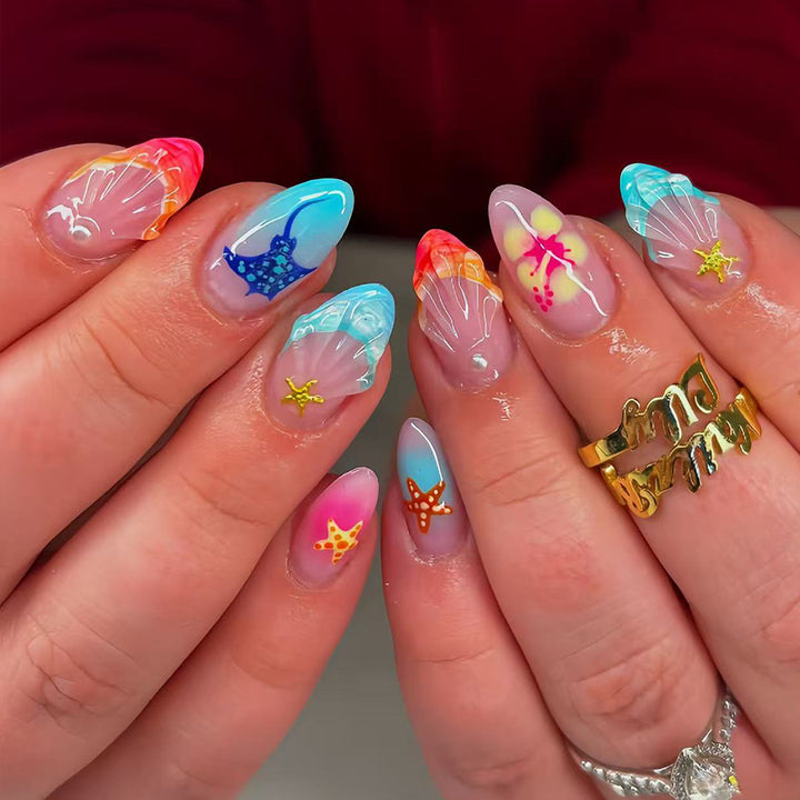 Kunstvolle Fingernägel mit Maritimem Design Karnz