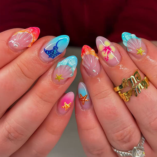Kunstvolle Fingernägel mit Maritimem Design Karnz