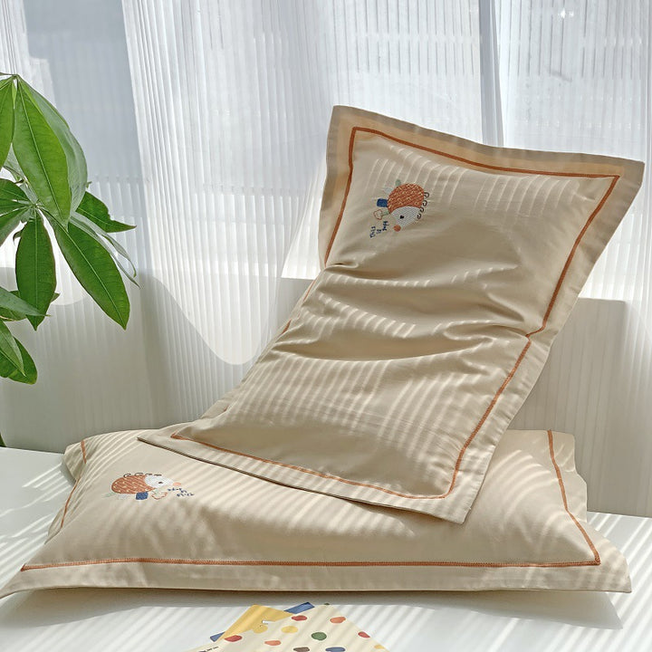 Besticktes Baumwollsatin-Kissenbezug-Set mit Pipingskante