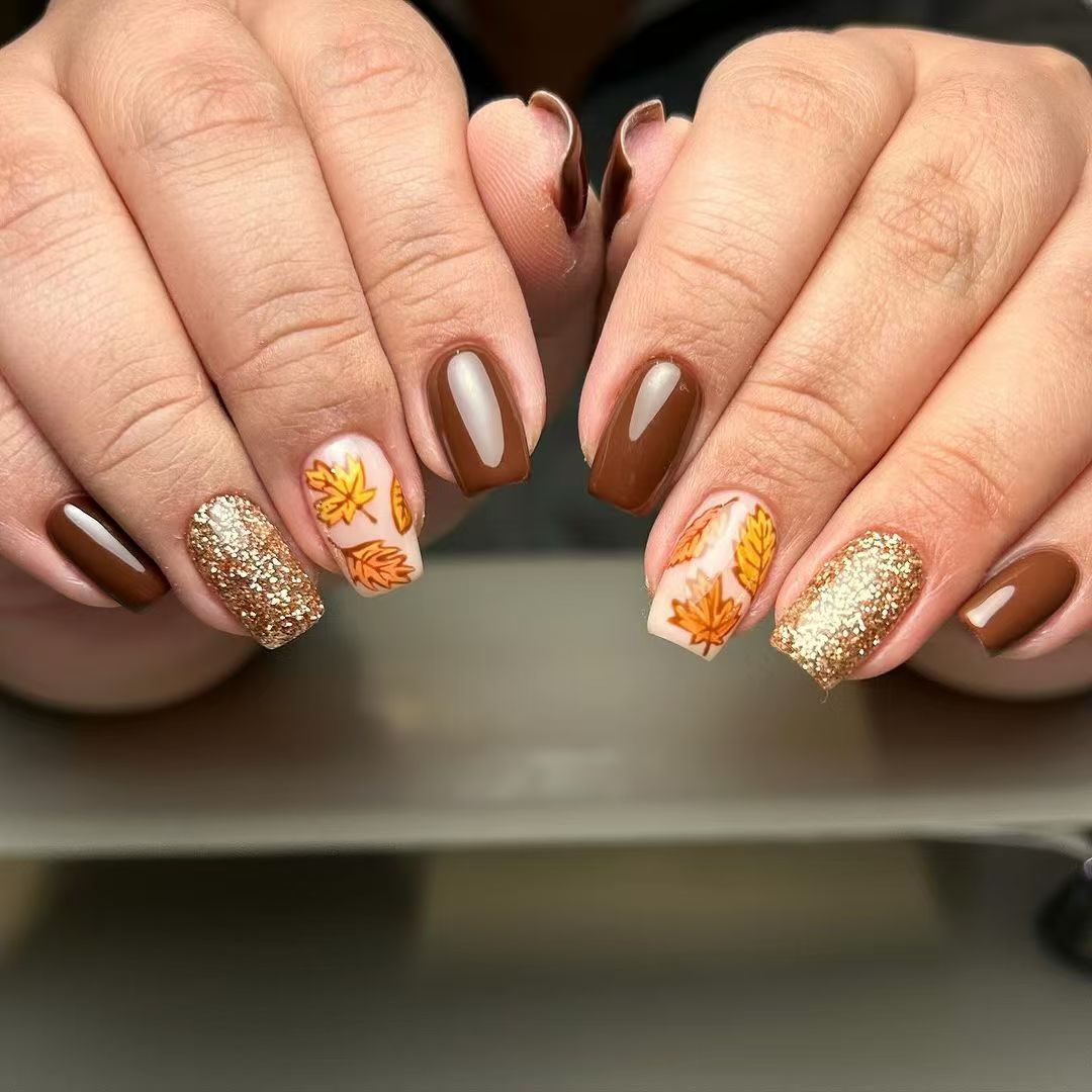Aufwändige Nagelkunst
