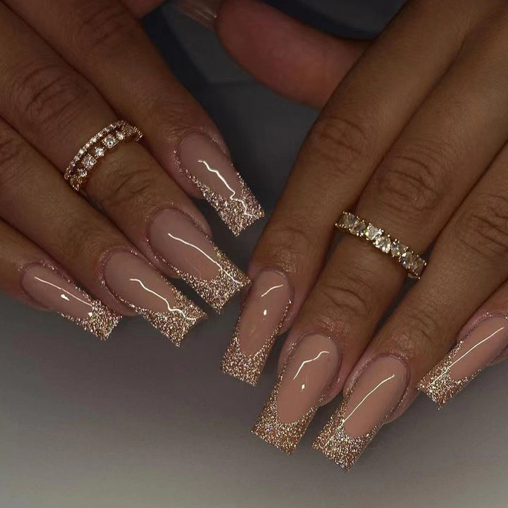 Künstliche Nagelkunst mit Glitzer und transparentem Design Karnz
