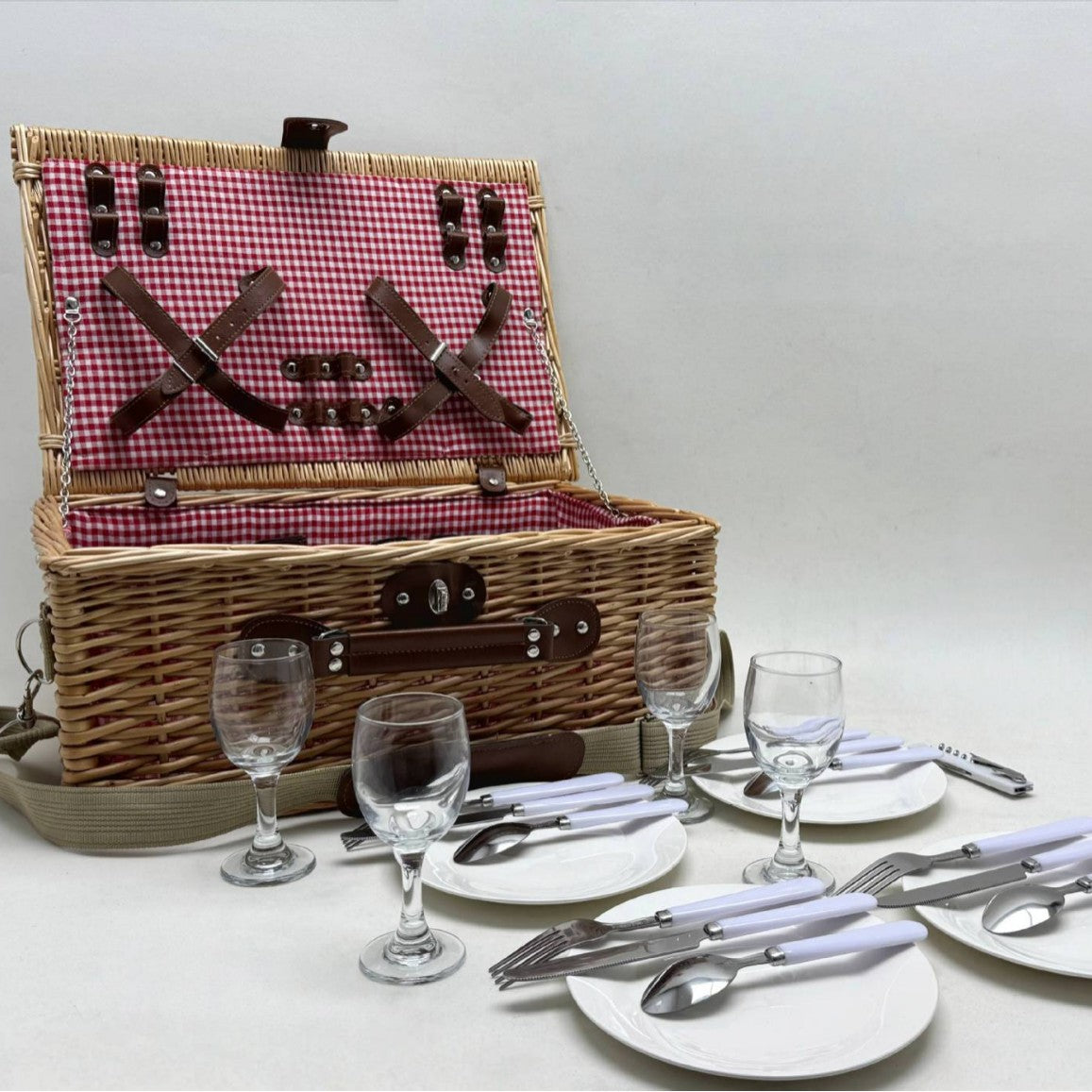 Damen Picknickkorb mit elegantem Geschirrset Karnz