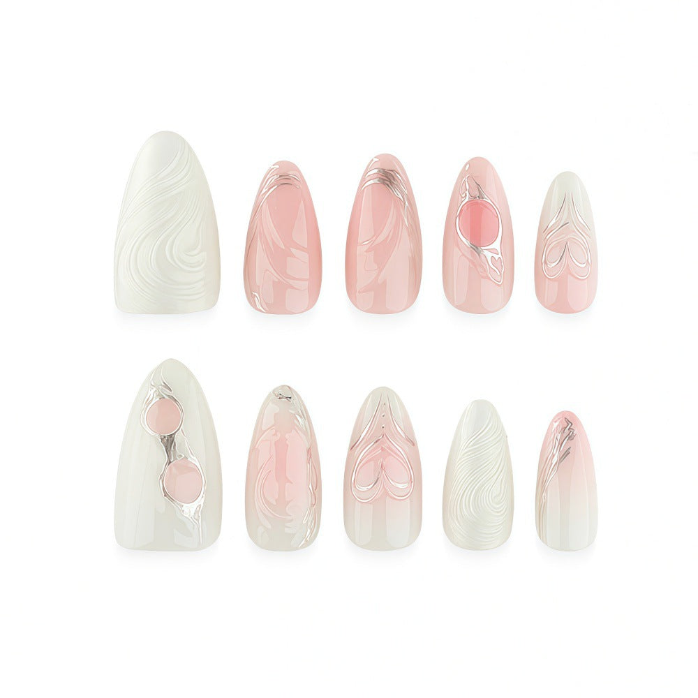 Elegantes Kunstnagelset mit Romantischem Design Karnz
