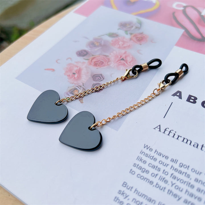 Herzförmige Ohrhängern mit goldener Kette Karnz