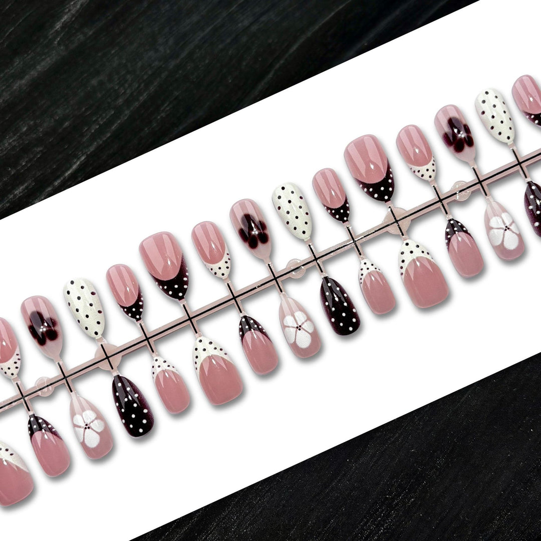 Künstlerische Press-On Nagelkunst Kollektion 1790745801