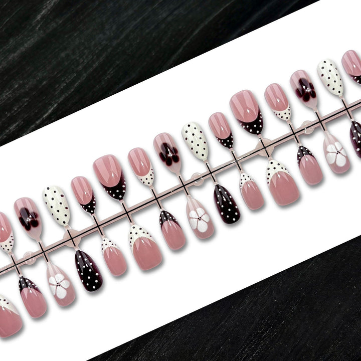 Künstlerische Press-On Nagelkunst Kollektion 1790745801