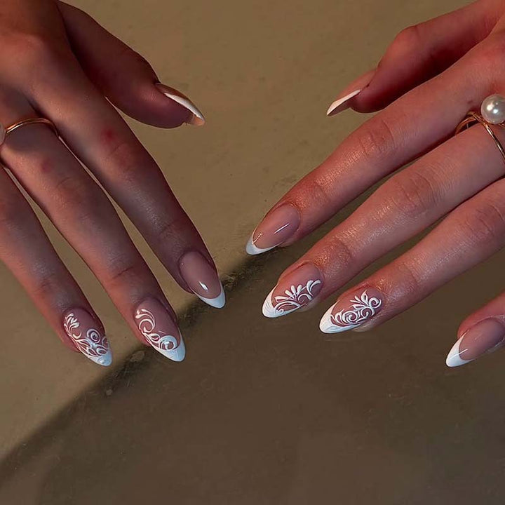 Elegantes florales Nageldesign