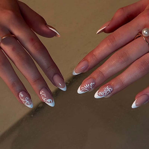 Elegantes florales Nageldesign