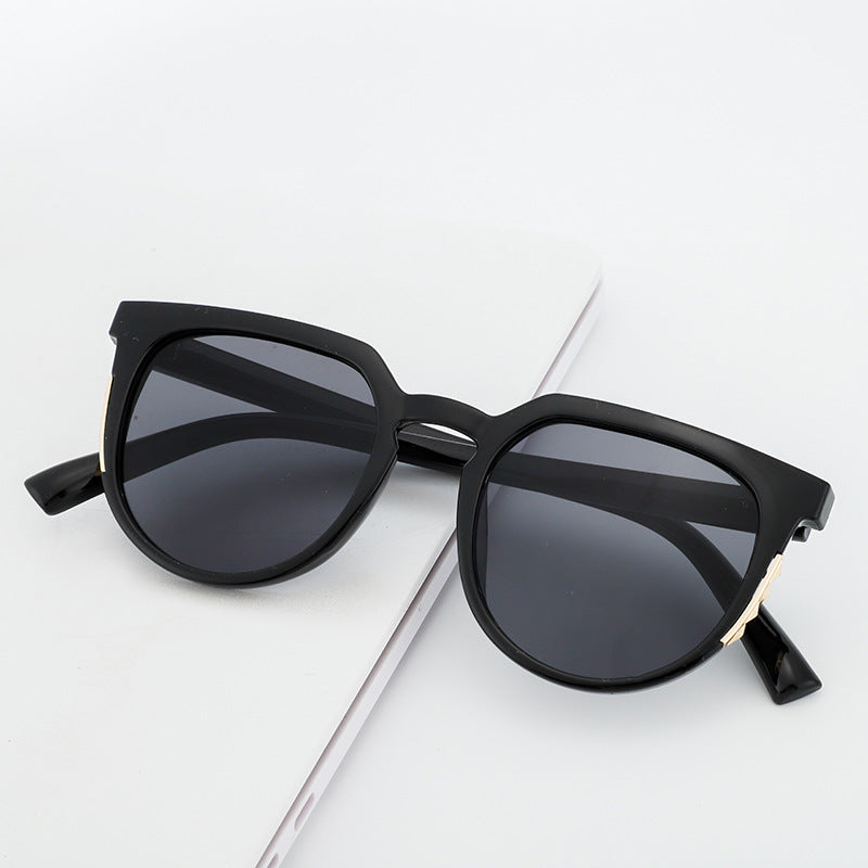 Damen elegante Sonnenbrille mit modischem Rahmen und UV-Schutz Karnz