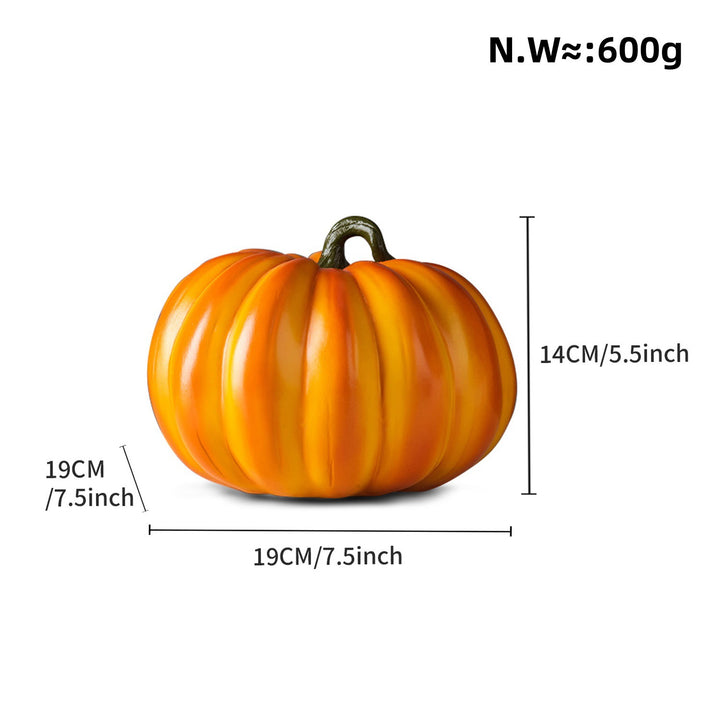 Dekorative Kürbisfigur als Herbstsonde Karnz