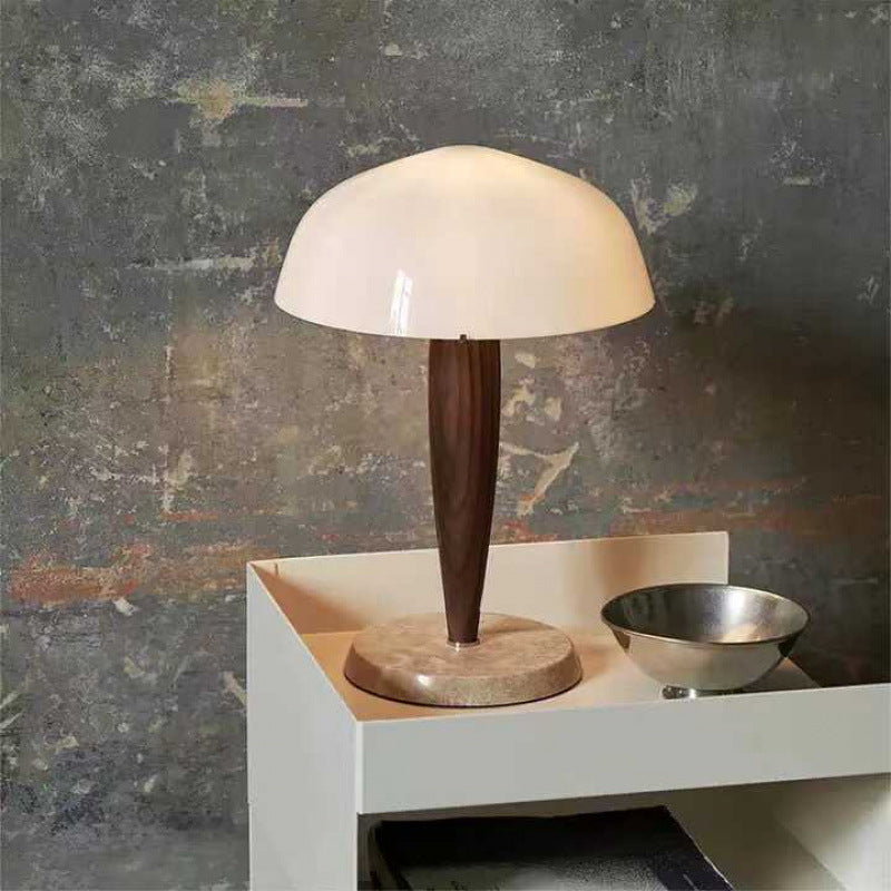 Moderne elegante Tischlampe