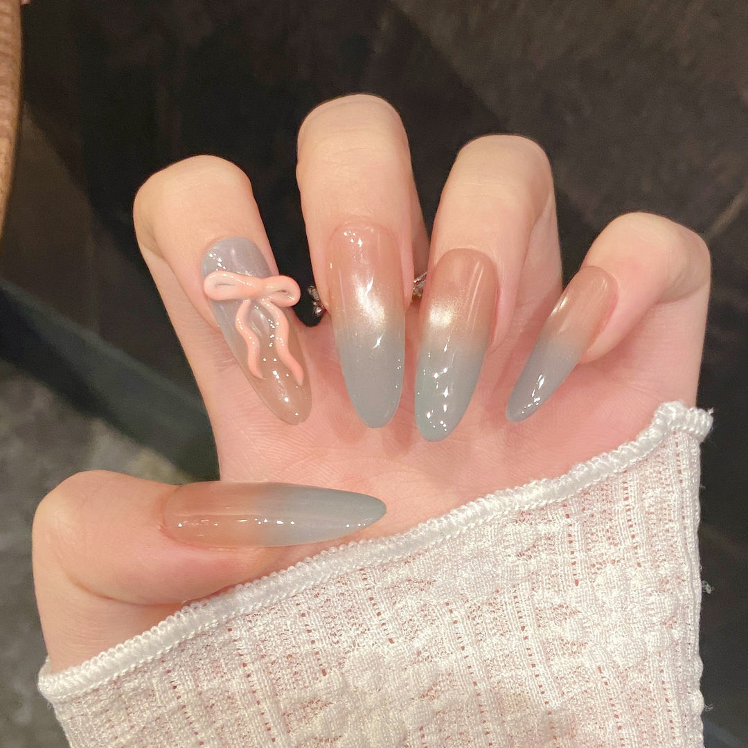 Eleganter Press-On Nagel Set mit dekorativen Elementen