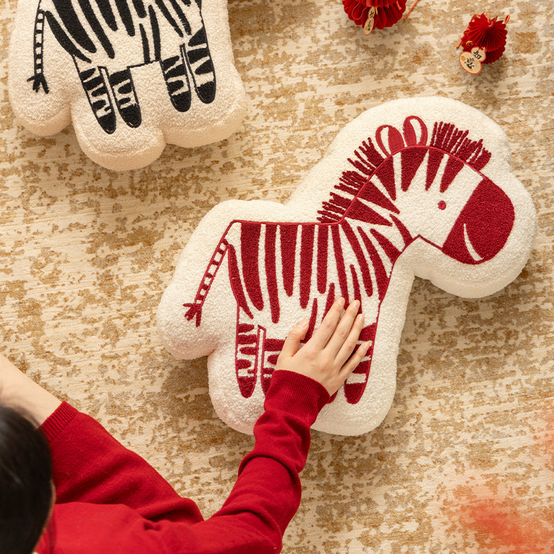 Kuschelkissen in Zebraform mit extraweichem Plüschbezug Karnz