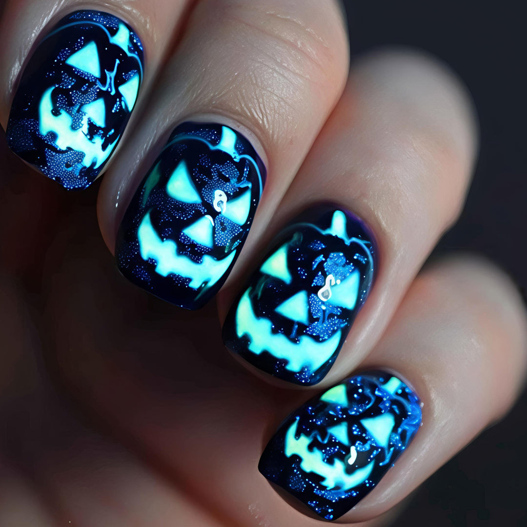 Kreative Halloween-Nagelkunst Karnz