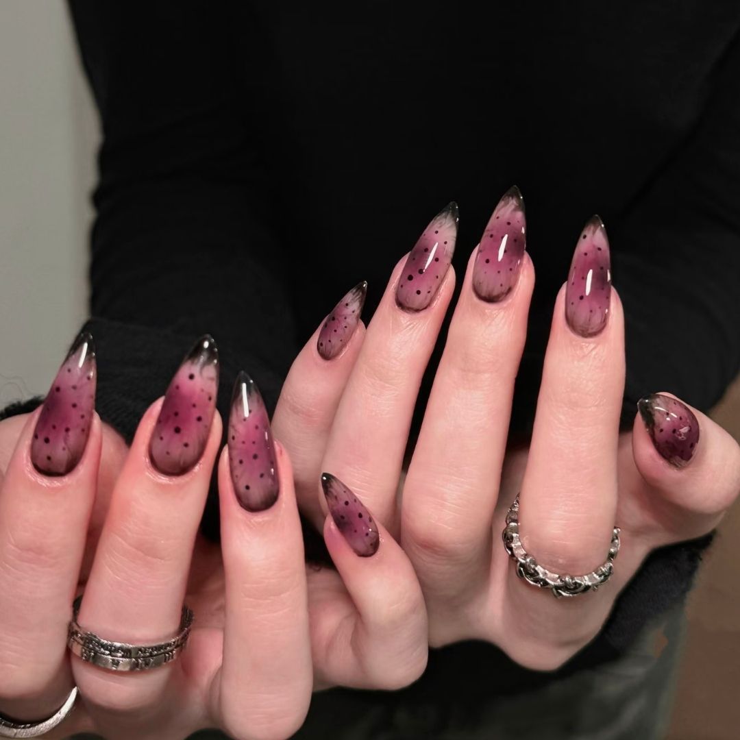 Dekorative Nagelkunst Karnz