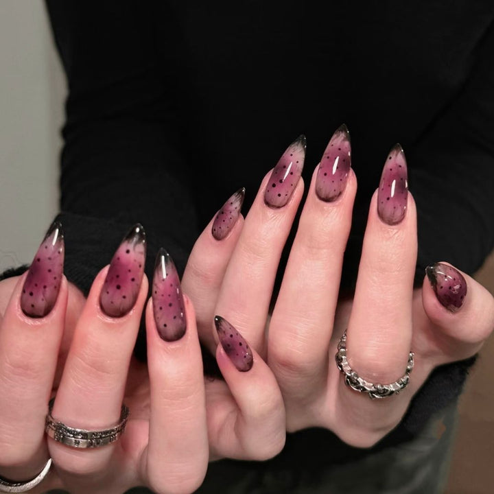 Dekorative Nagelkunst Karnz