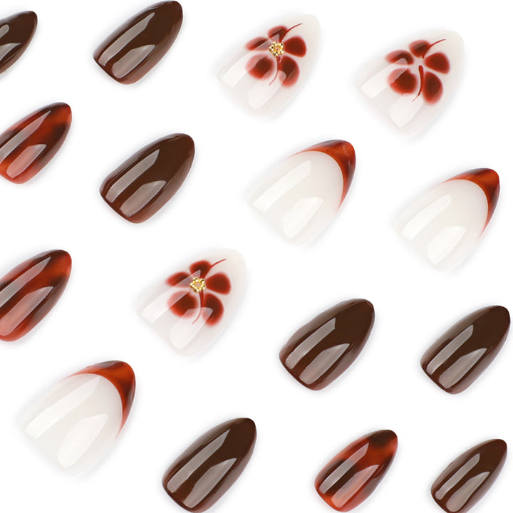 Kunstvolle Nagelverlängerungen mit eleganten floralem und glanzvollem Design Karnz
