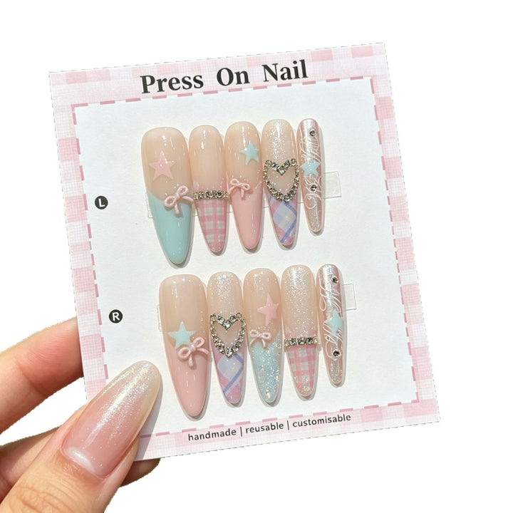 Charmantes thematisches Press-On-Nagel-Set