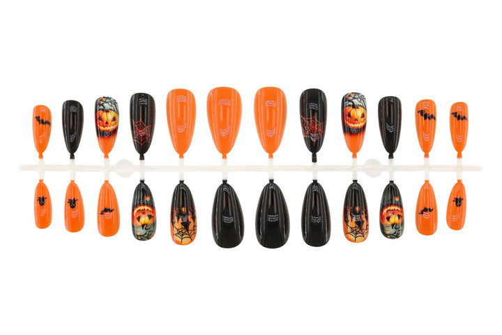 Halloween Kunstnagelset mit kreativen Geister- und Kürbismotiven Karnz