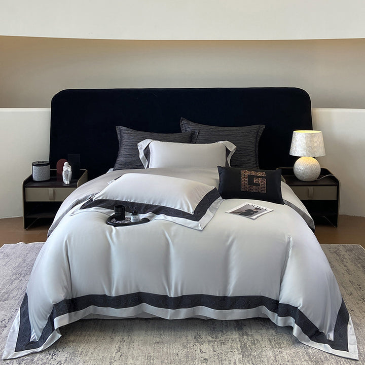 Elegante Baumwoll-Satin-Bettgarnitur mit jacquardgewebter Kontrastbordüre
