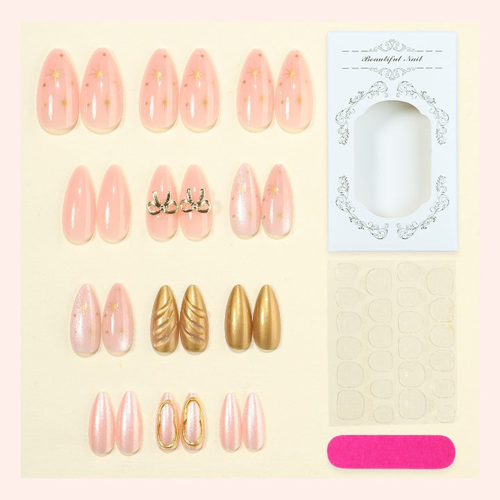 Kunstnagelset mit luxuriösen Designs und glamourösen Akzenten Karnz