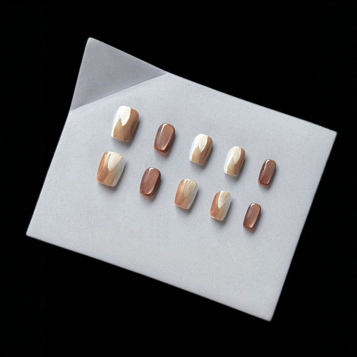 Chic Press-On Nail Art Set mit eleganten neutralen Tönen