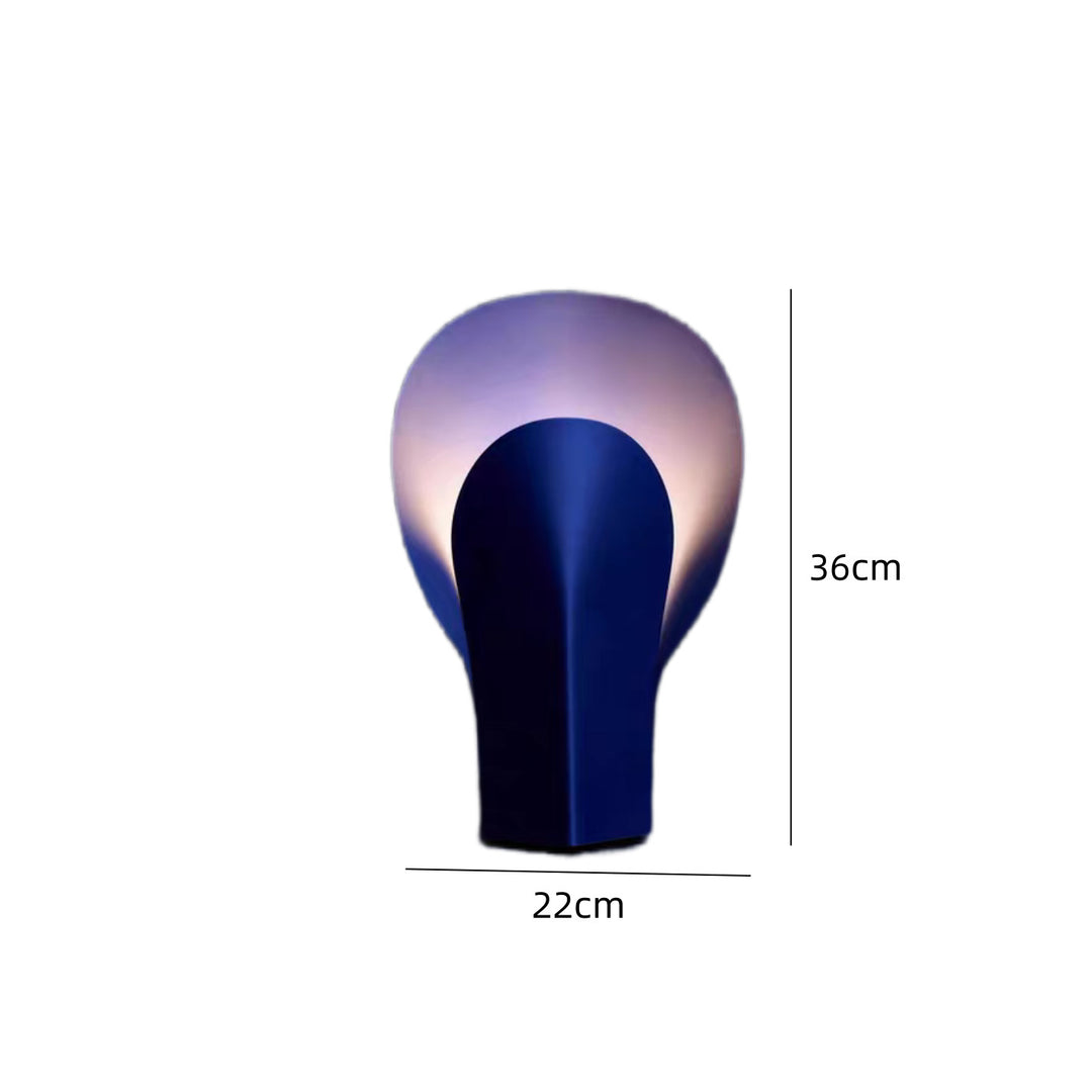 Moderne Minimalistische Tischlampe mit elegantem, geschwungenem Schirm
