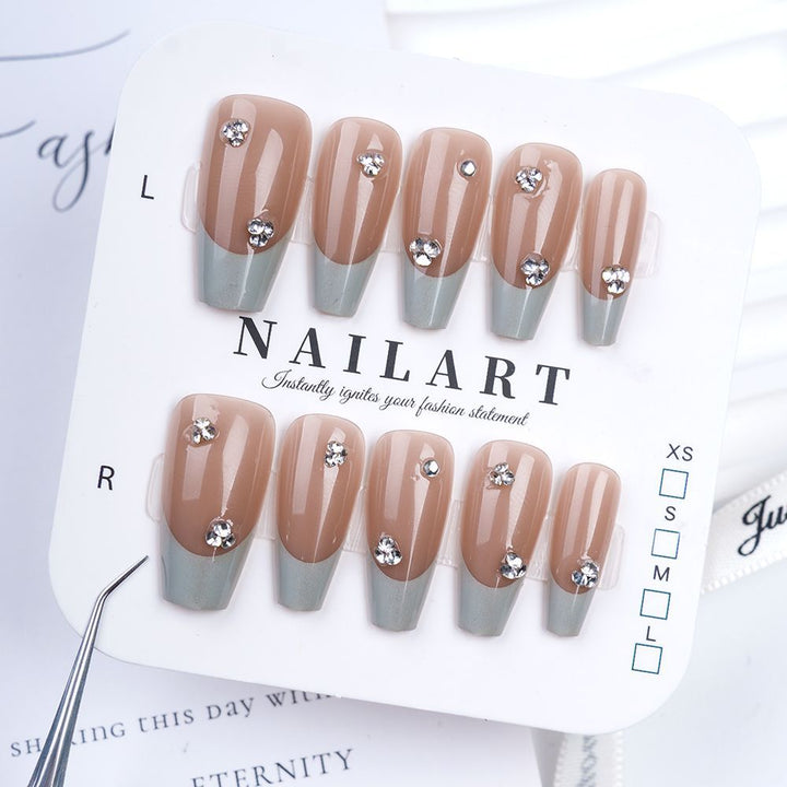 Kreatives thematisches Press-On-Nagelset Karnz