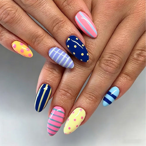 Kreatives gemustertes Press-On Nagelkunstset