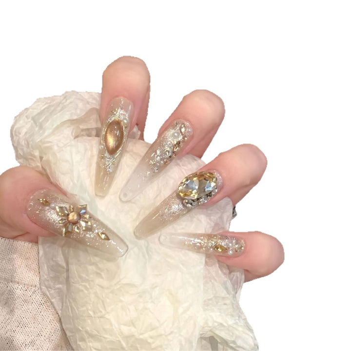 Dekorative Nagelkunst Karnz