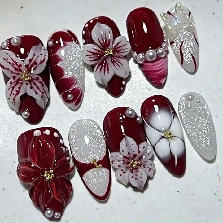 Elegante Künstliche Nail Art mit floralem Design und 3D-Verzierungen Karnz