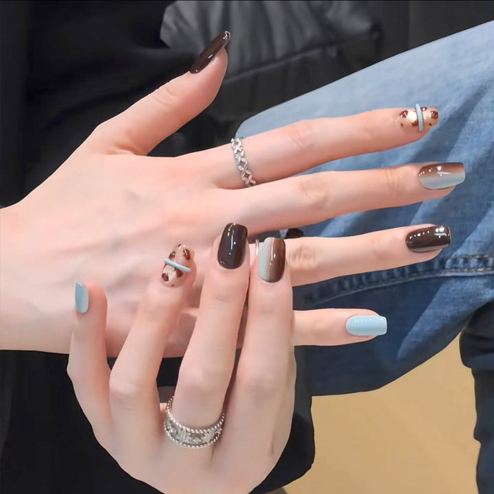 Künstlerisches Press-On Nagelkunst-Set mit einzigartigen Designs Karnz