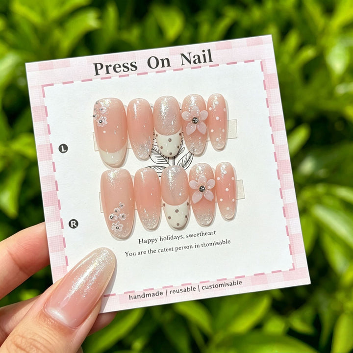 Glamourös Press-On Nagelkunst Set mit dekorativen Strasssteinen