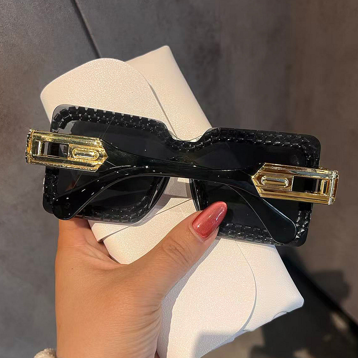 Damen Modische Oversized-Sonnenbrille mit funkelndem Kristallbesatz Karnz