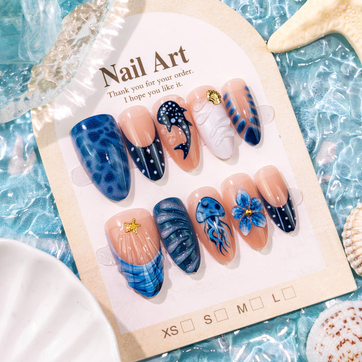 Künstlerisch vom Meer inspiriertes Nagelkunst-Set