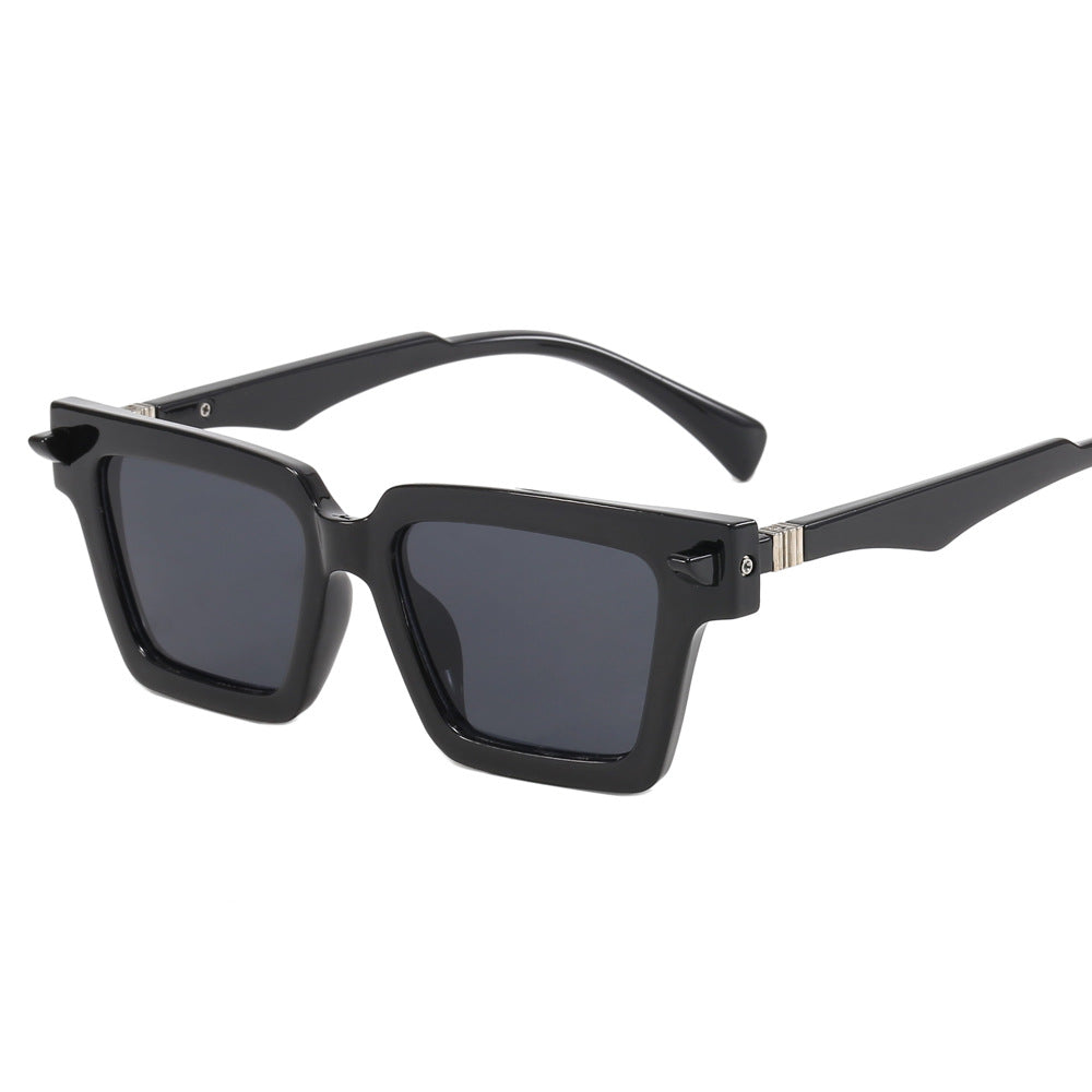 Damen modische Sonnenbrille mit einzigartigen geometrischen Akzenten Karnz