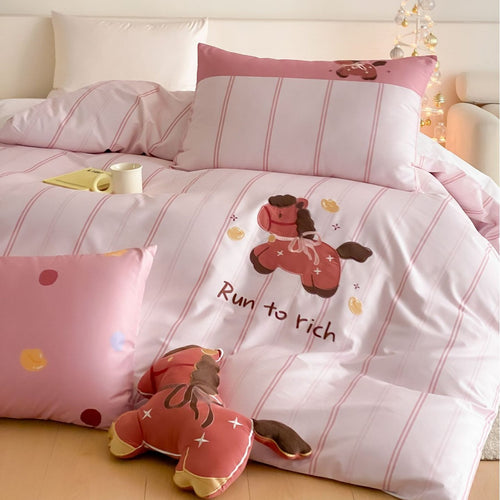 Baumwollmix Cartoon Pferdedruck Bettbezug Set mit gestreiften Satin Kissenbezügen