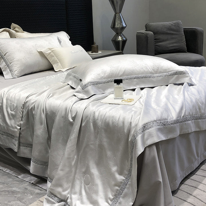 Luxuriöses Satin-Bettwäsche-Set mit Spitzenbordüre und feiner Steppverzierung