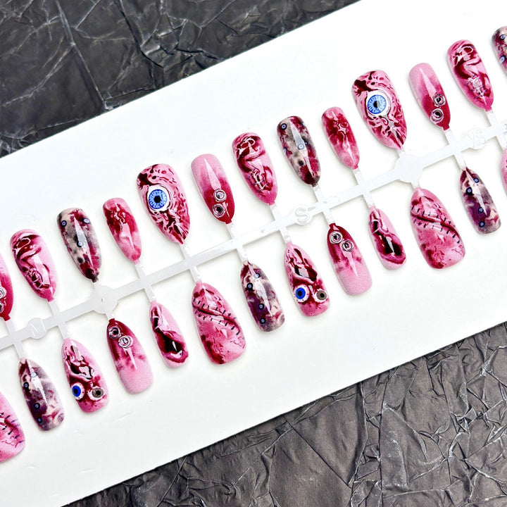 Künstlerisches Press-On Nagelkunstset mit aufwendigen Designs