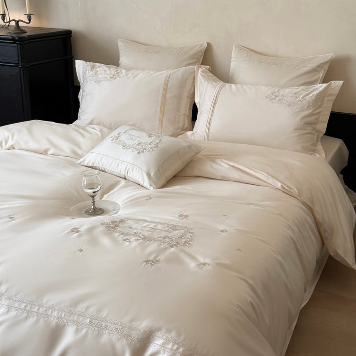 Bestickte Satin Bettdeckenbezug Set mit dekorativen Kissenbezügen