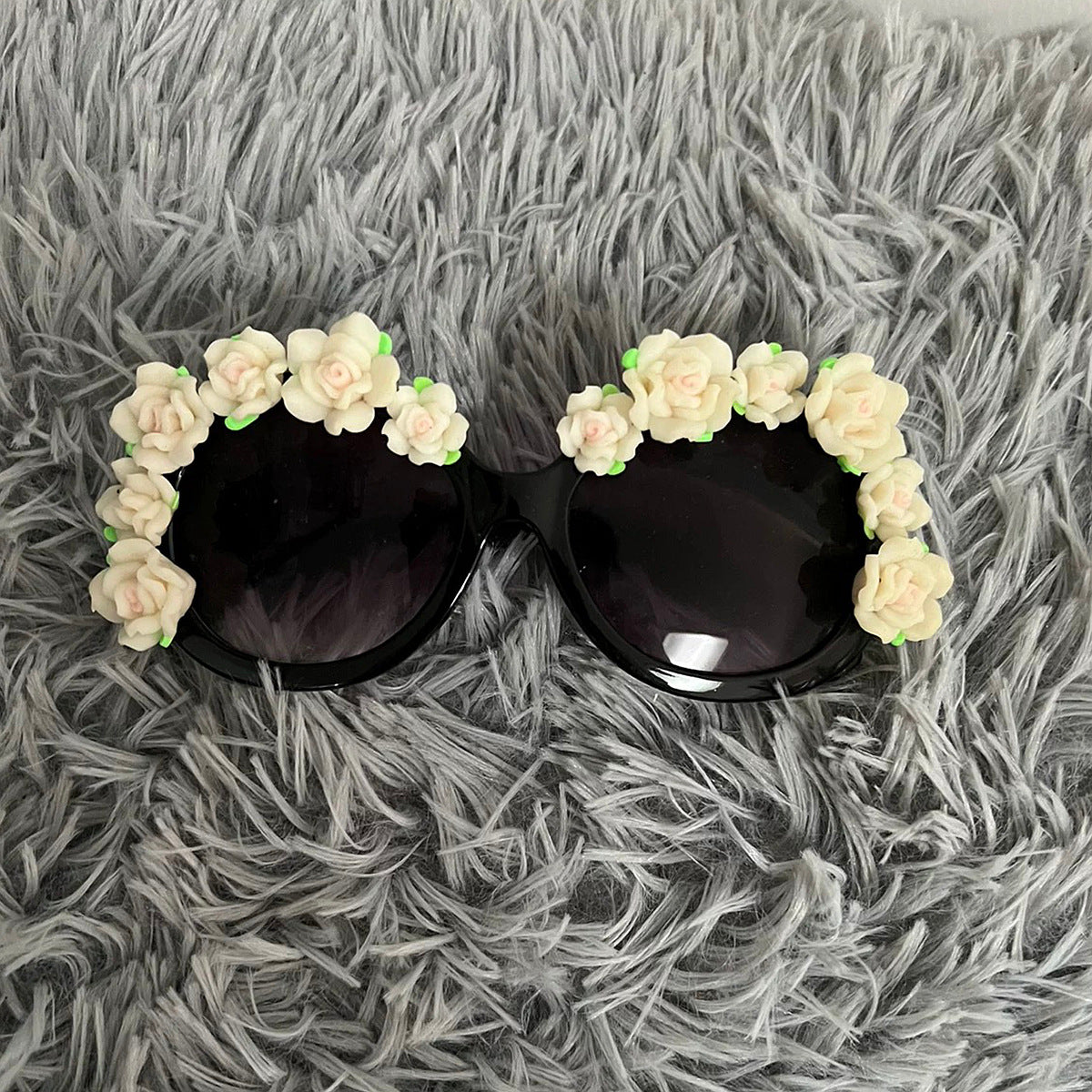 Damen Sonnenbrille mit floralen Akzenten Karnz