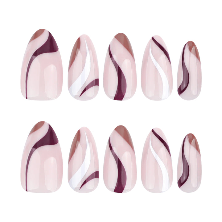 Elegante Nagelkunst mit modernem Wellenmuster und Glitzerakzenten Karnz
