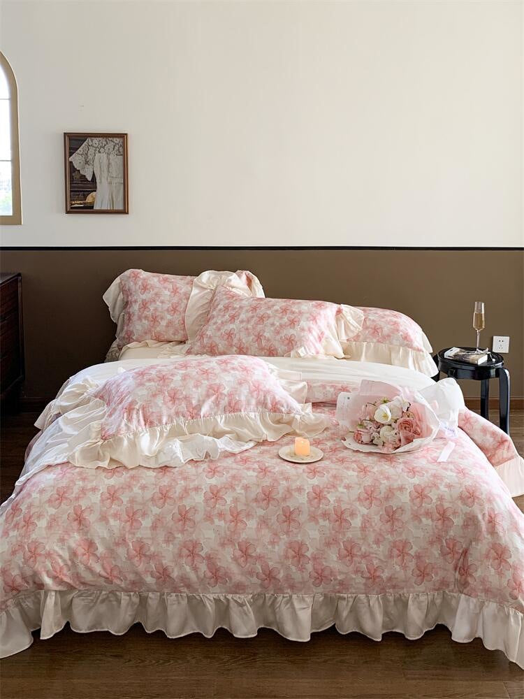 Romantische Rüschen-Bettgarnitur aus Baumwoll-Perkal mit floralem Jacquardprint